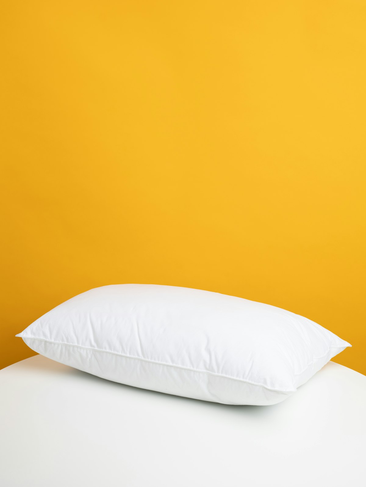 Almohada blanca hipoalergénica